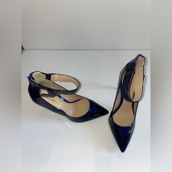 Gianni Bini 4” High Heel Pointed shoe with 1 1/2 Ankle Strap with back zipper - Picture 16 of 16